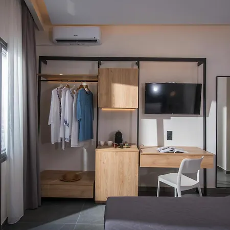 King's Blue , Superior Living Apartment *